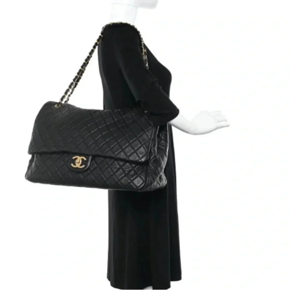 CHANEL QUILTED XXL TRAVEL FLACK  BLACK